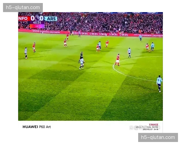 诺坎普响起零星嘘声，部分主场球迷对球队面对弱旅时的沉闷传控表示不满